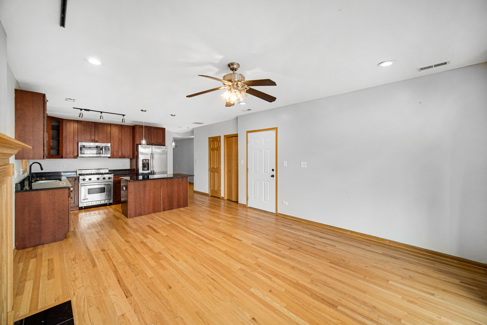 4450 S King Dr Property Photo 8