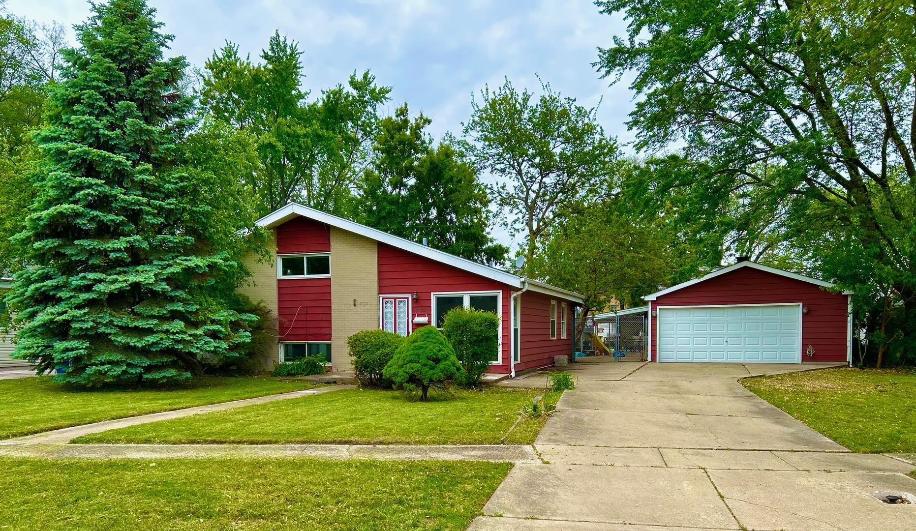 710 W Ridge Road Property Photo
