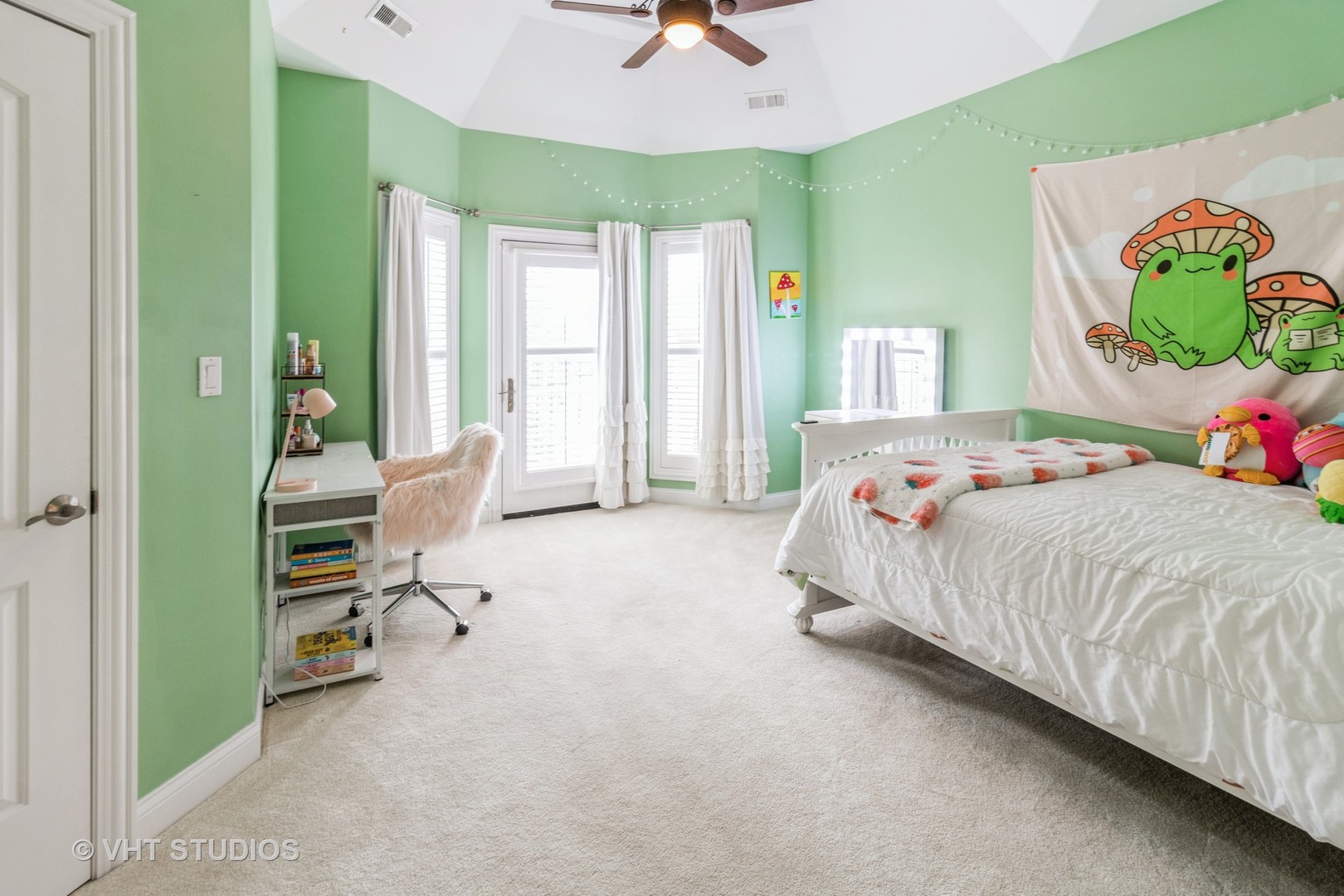 4111 Douglas Road Property Photo 15