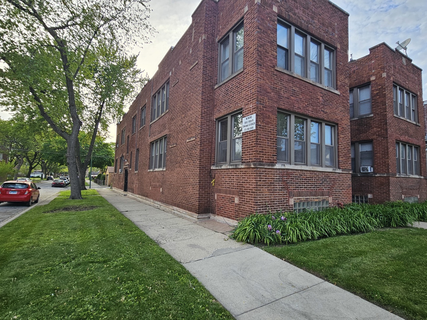 8056 S Burnham Avenue Property Photo 2