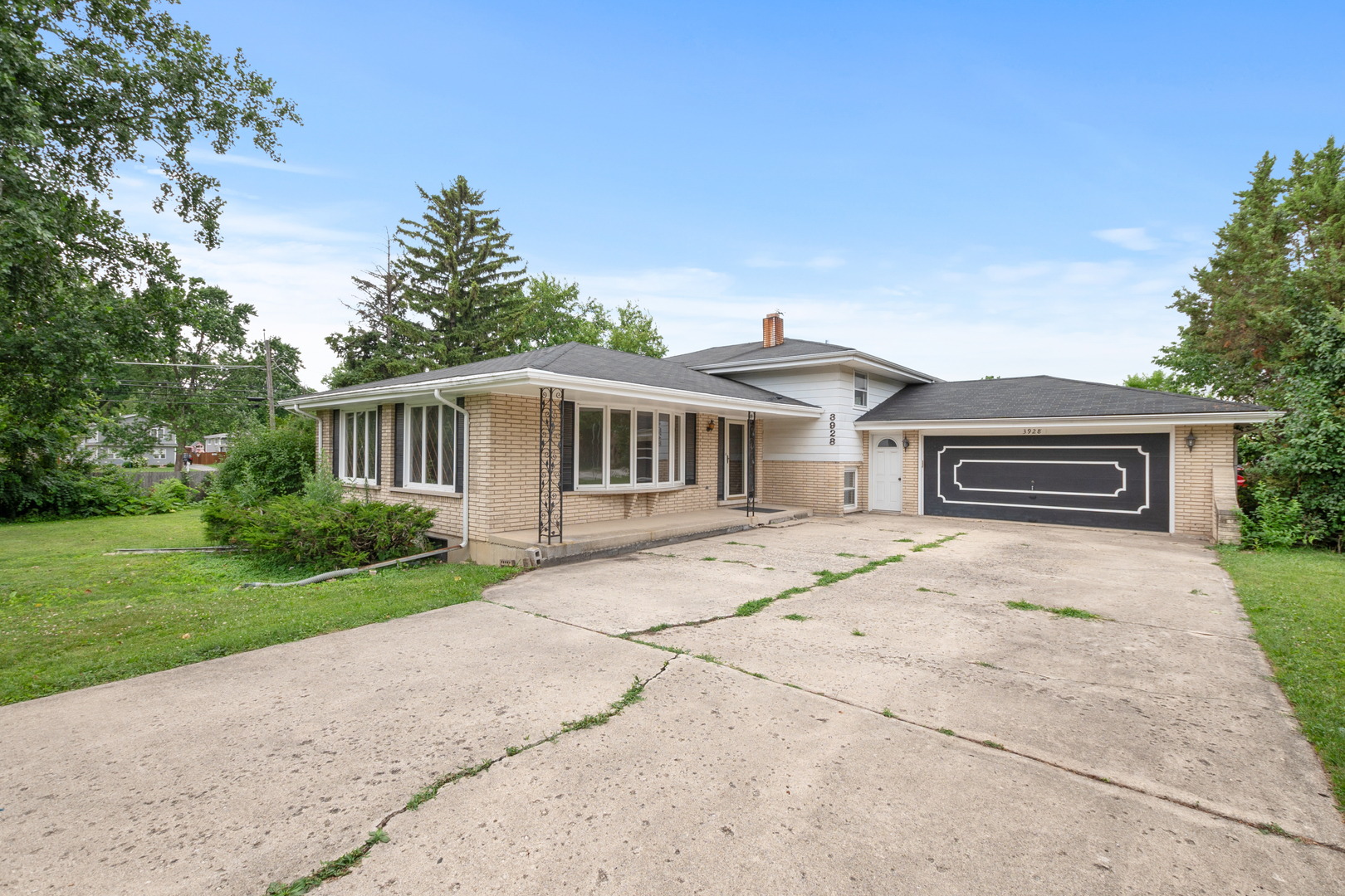 3928 N Cass Avenue Property Photo 1