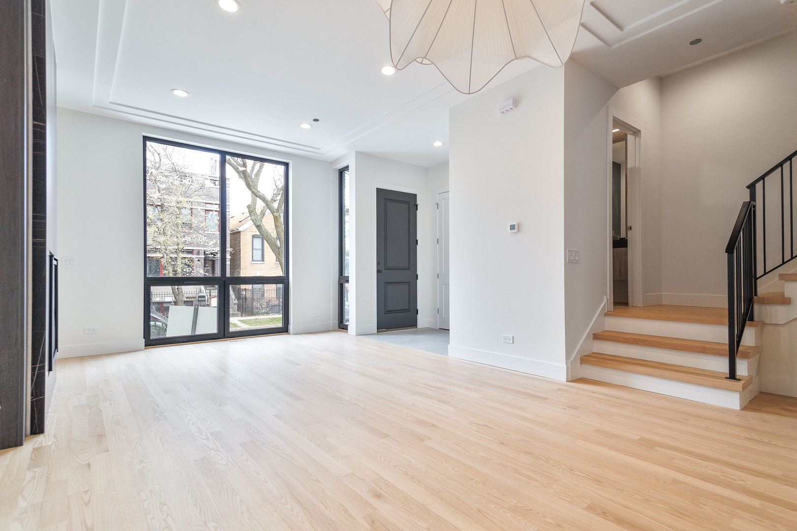 2047 W Race Avenue Property Photo 13