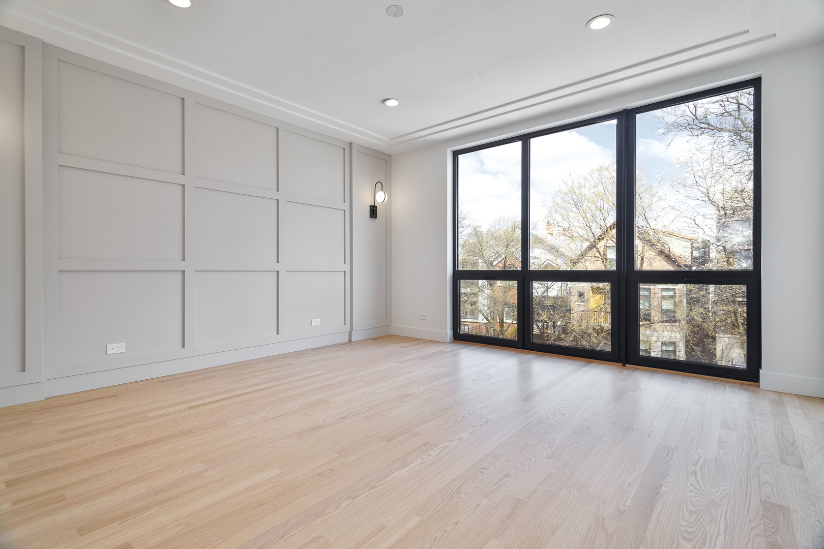 2047 W Race Avenue Property Photo 17
