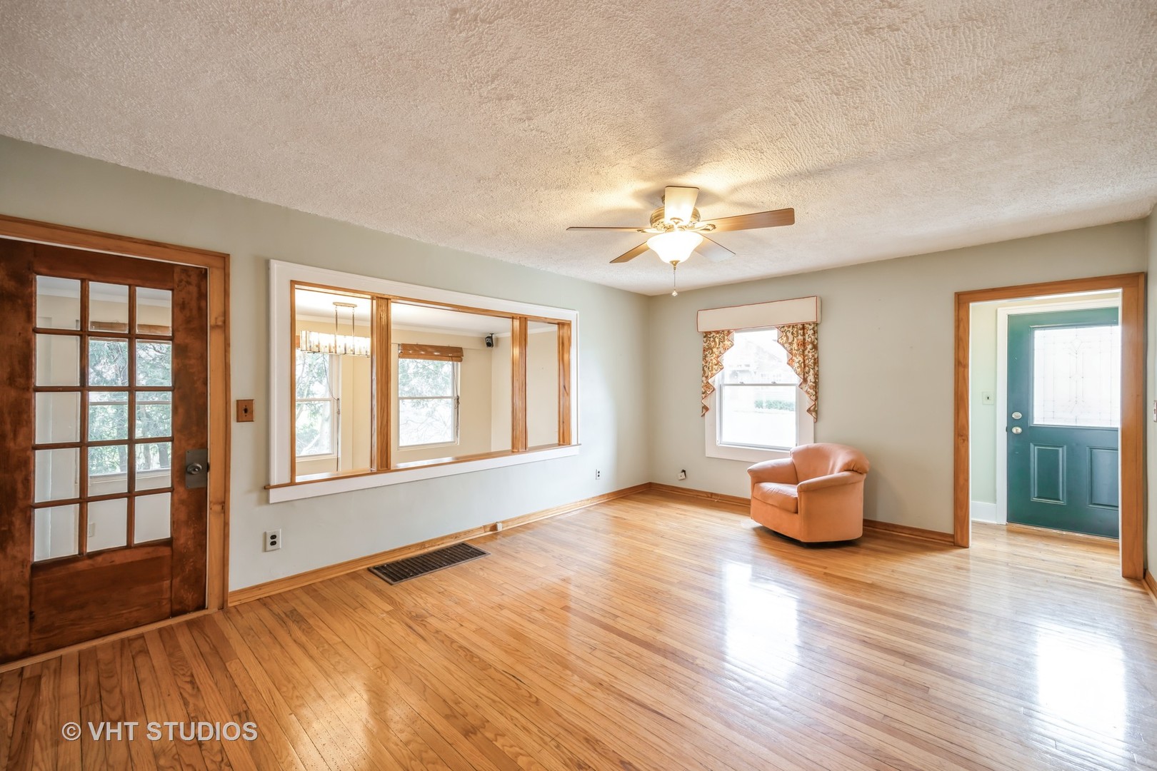 376 Douglas Avenue Property Photo 3
