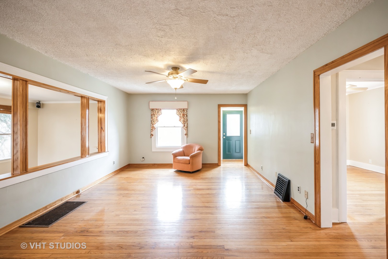 376 Douglas Avenue Property Photo 4