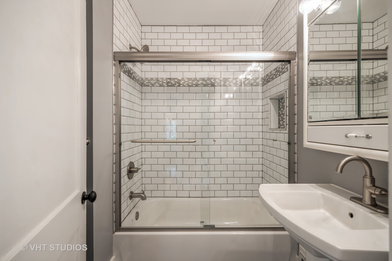 376 Douglas Avenue Property Photo 8
