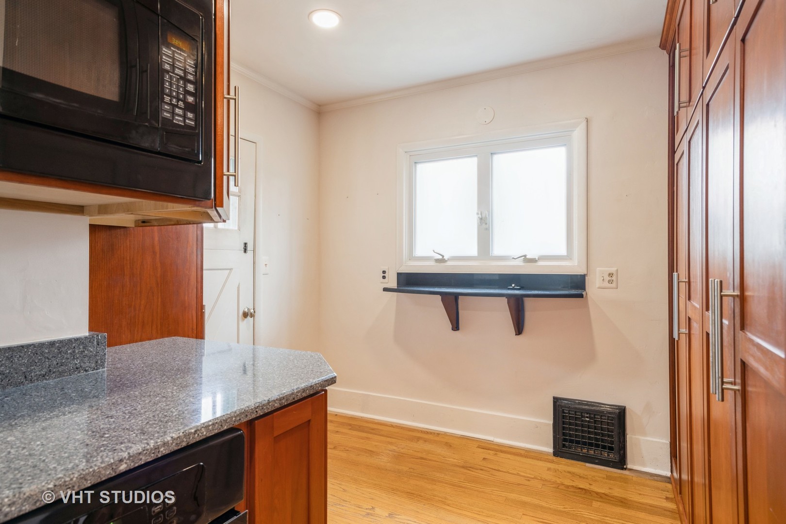 376 Douglas Avenue Property Photo 14