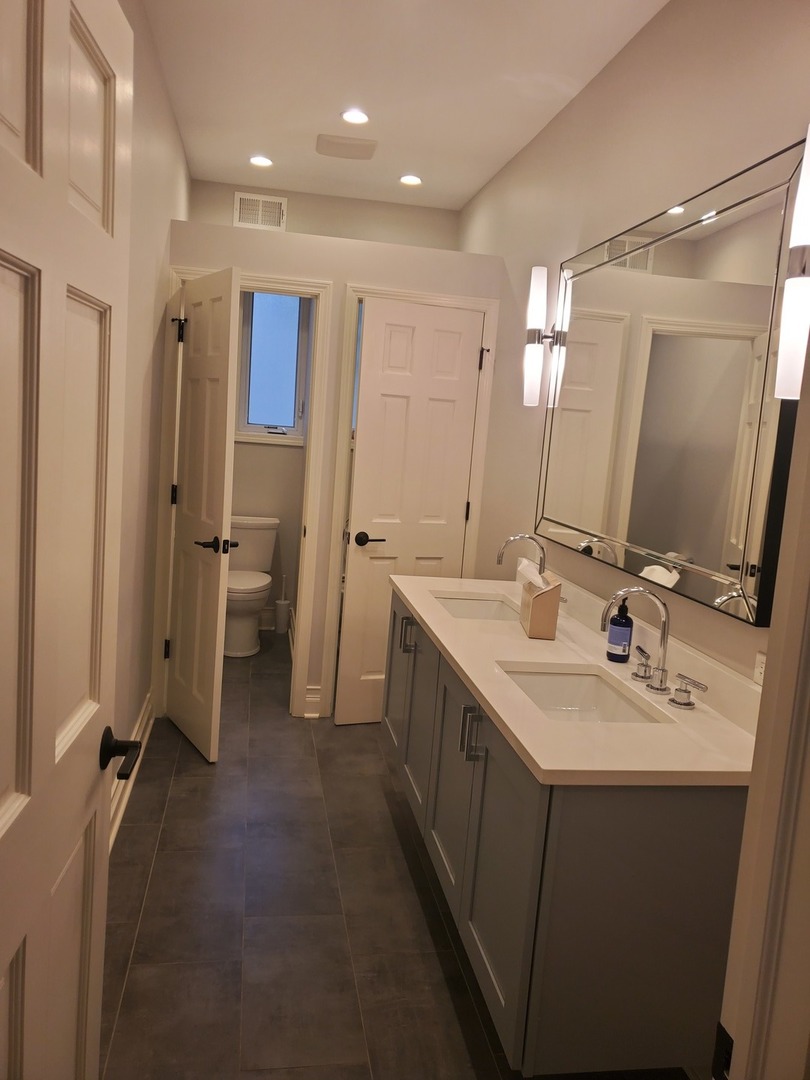 1218 W Wilson Avenue Property Photo 10