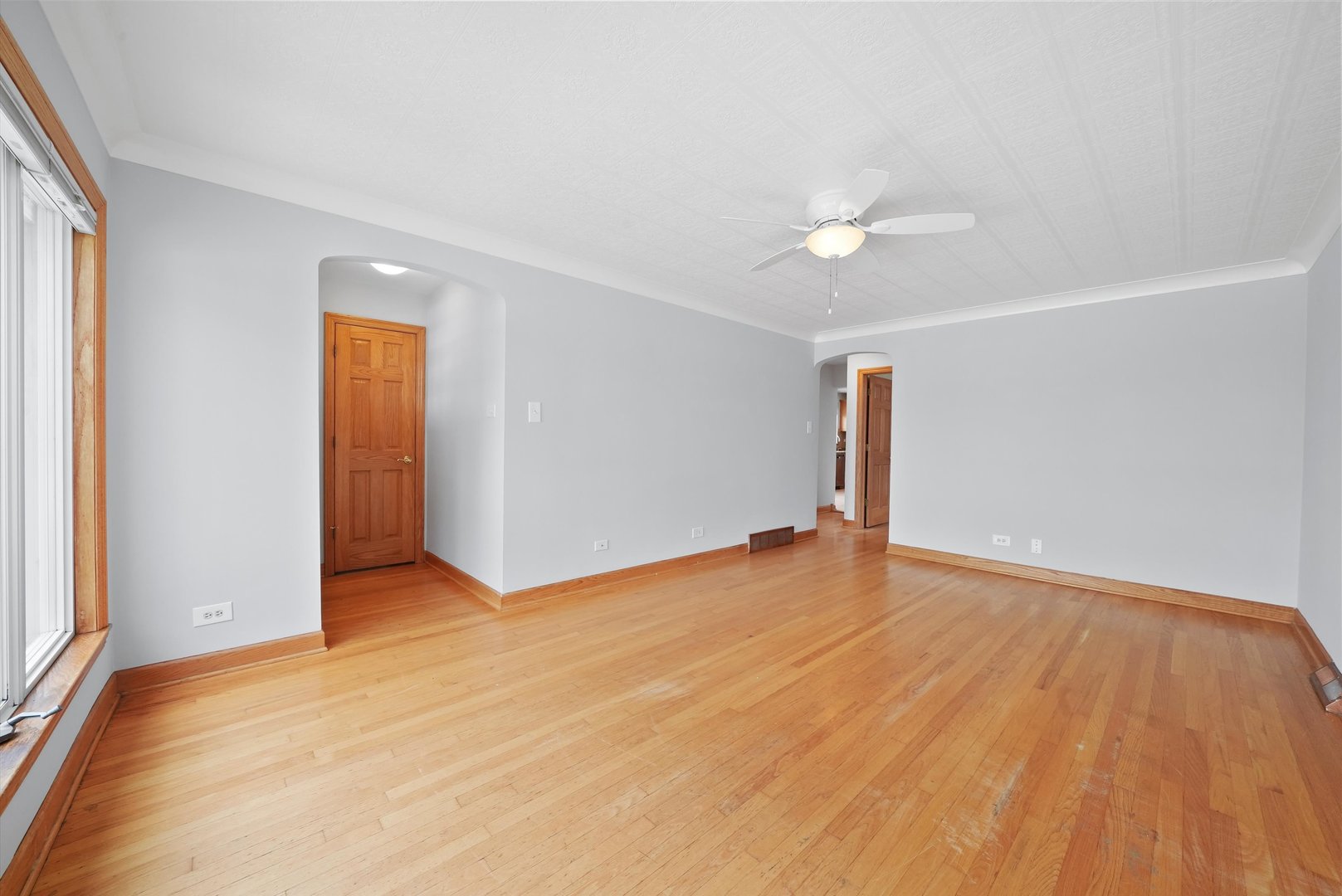 11400 S Hamlin Ave Property Photo 5