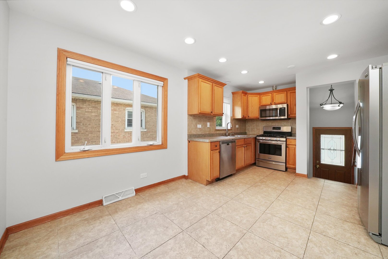 11400 S Hamlin Ave Property Photo 8