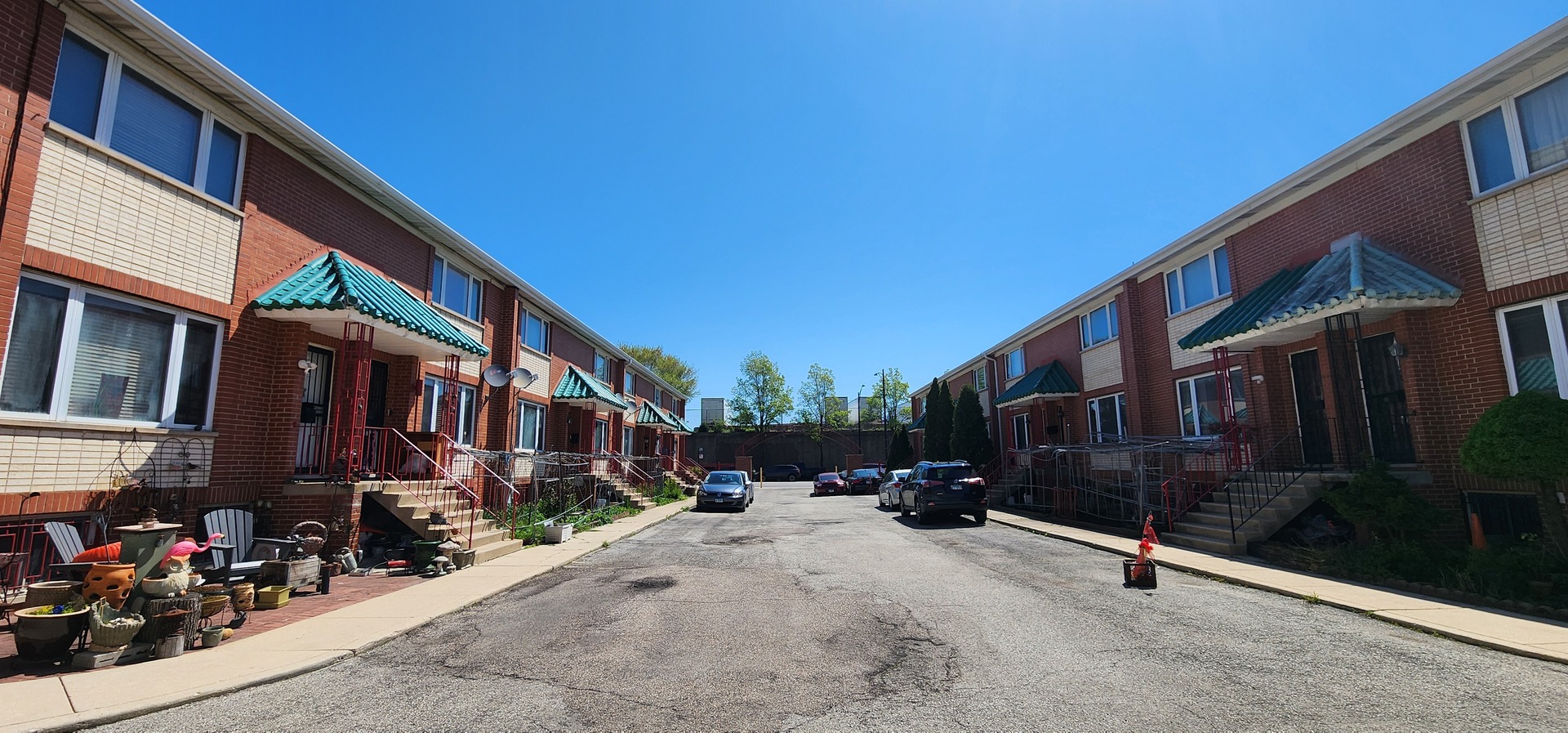 2338 S Canal St Property Photo 5