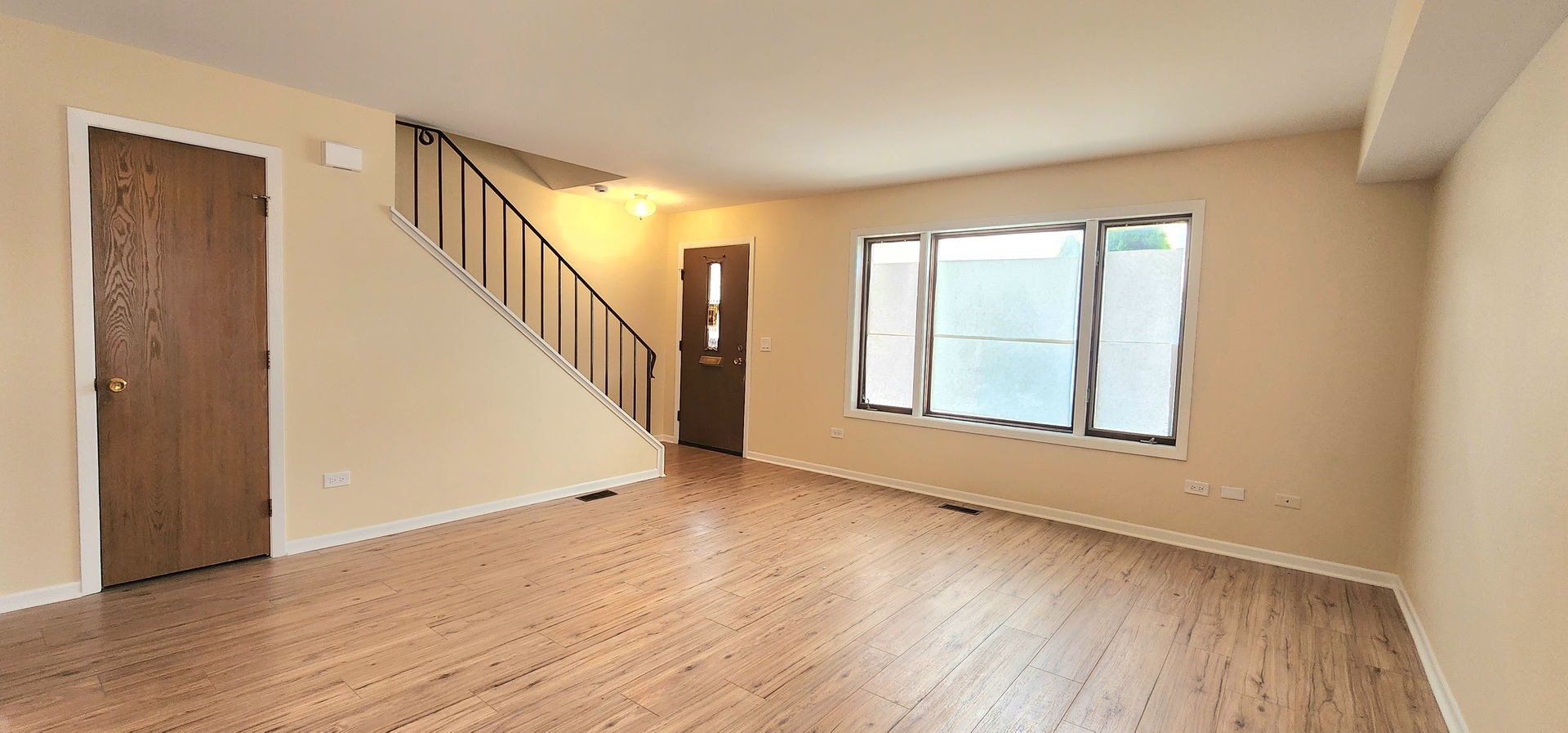 2338 S Canal St Property Photo 7
