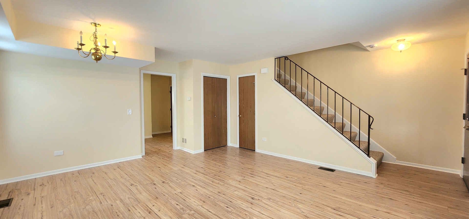 2338 S Canal St Property Photo 8