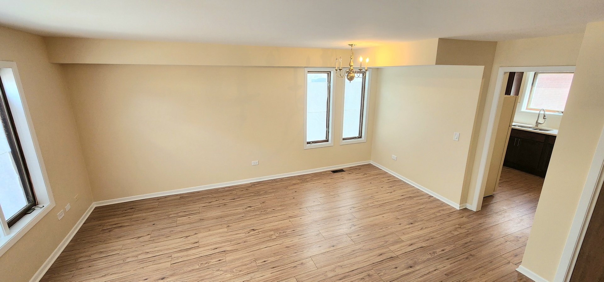 2338 S Canal St Property Photo 10