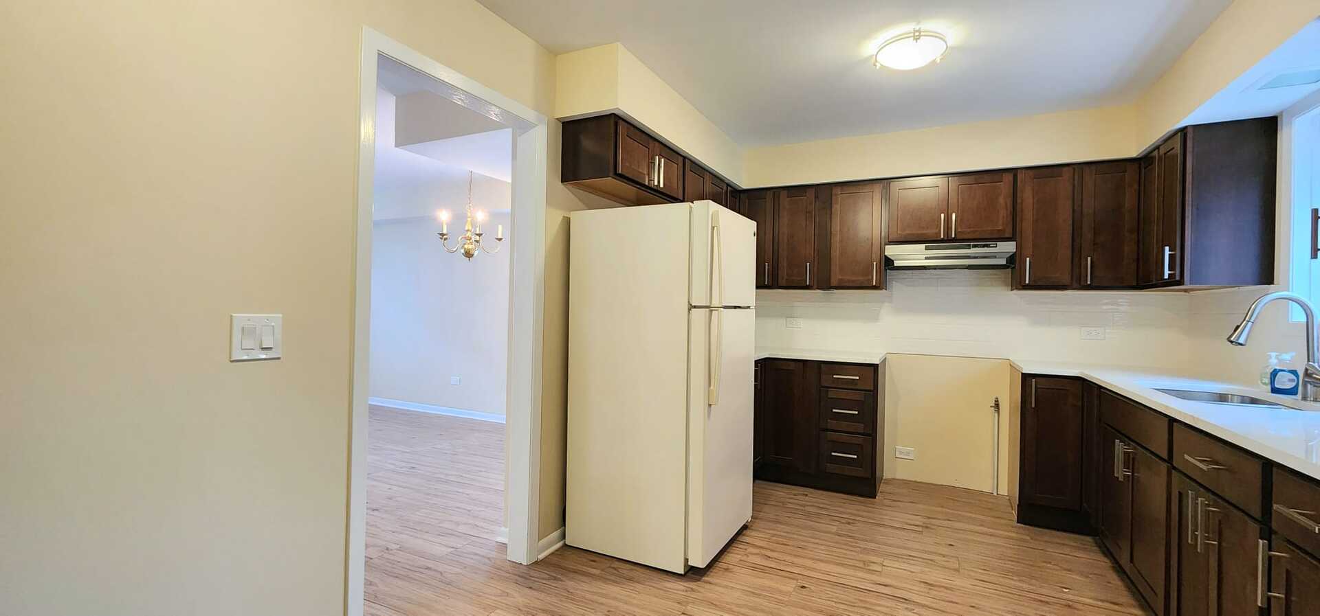 2338 S Canal St Property Photo 12