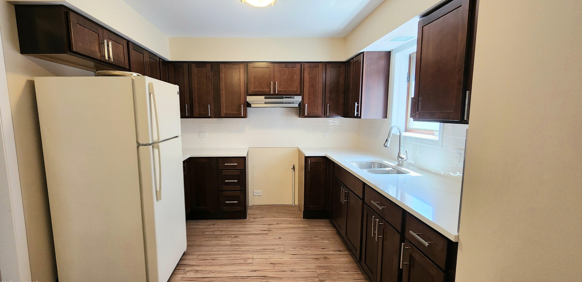 2338 S Canal St Property Photo 13