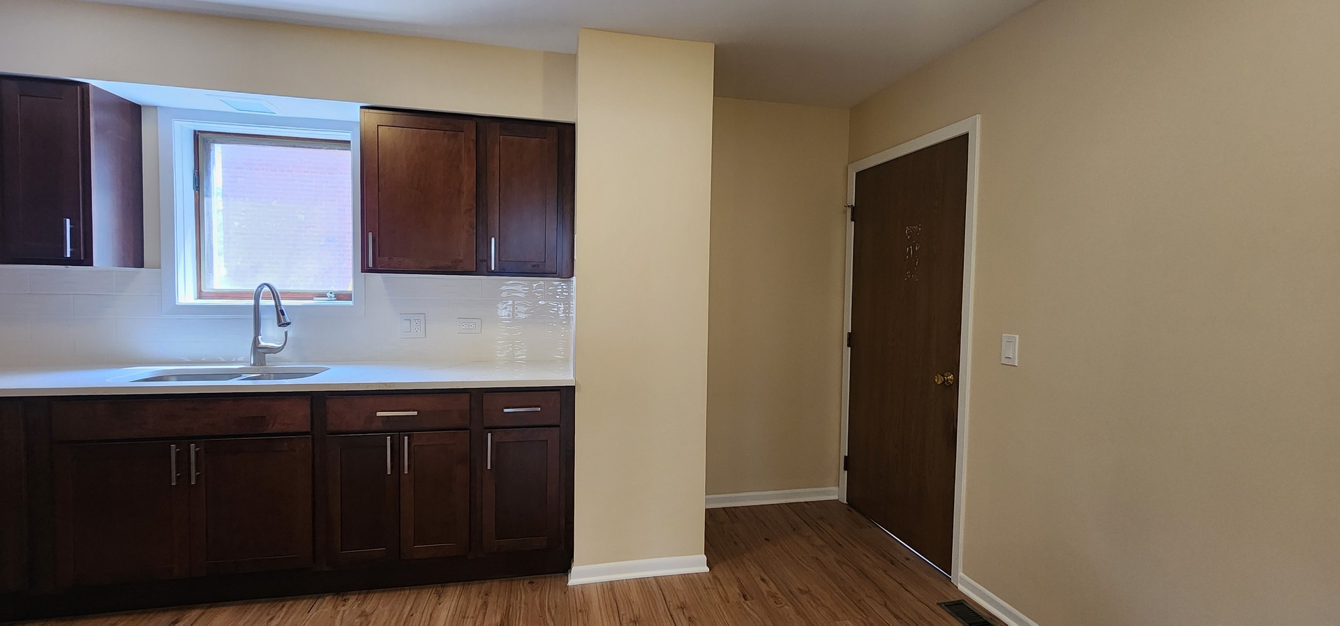 2338 S Canal St Property Photo 14