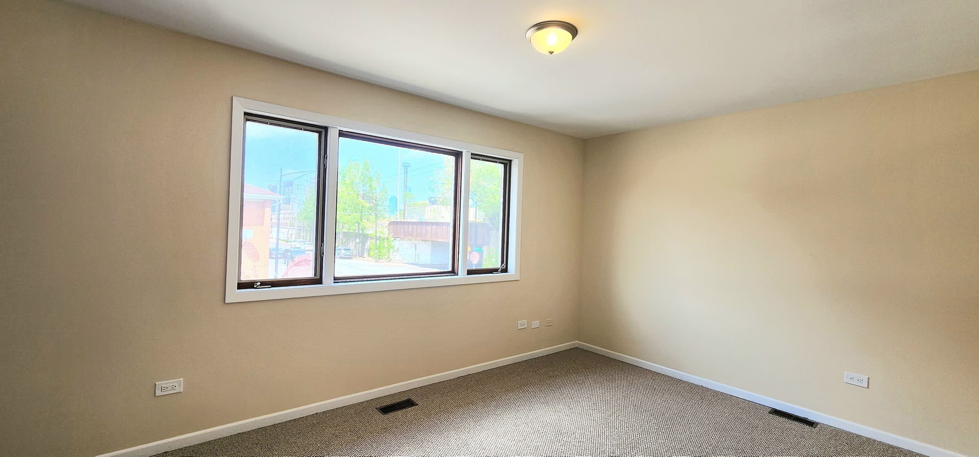 2338 S Canal St Property Photo 19
