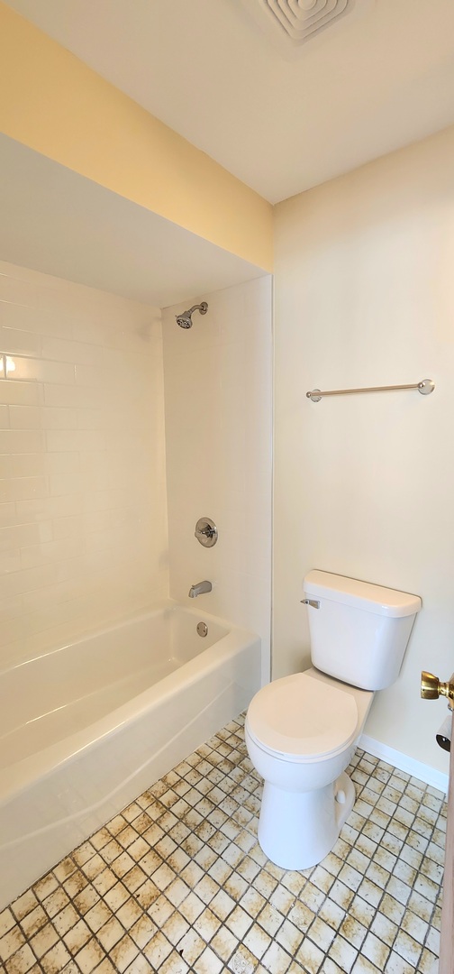 2338 S Canal St Property Photo 20