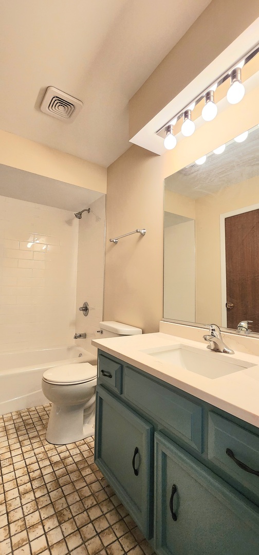 2338 S Canal St Property Photo 21