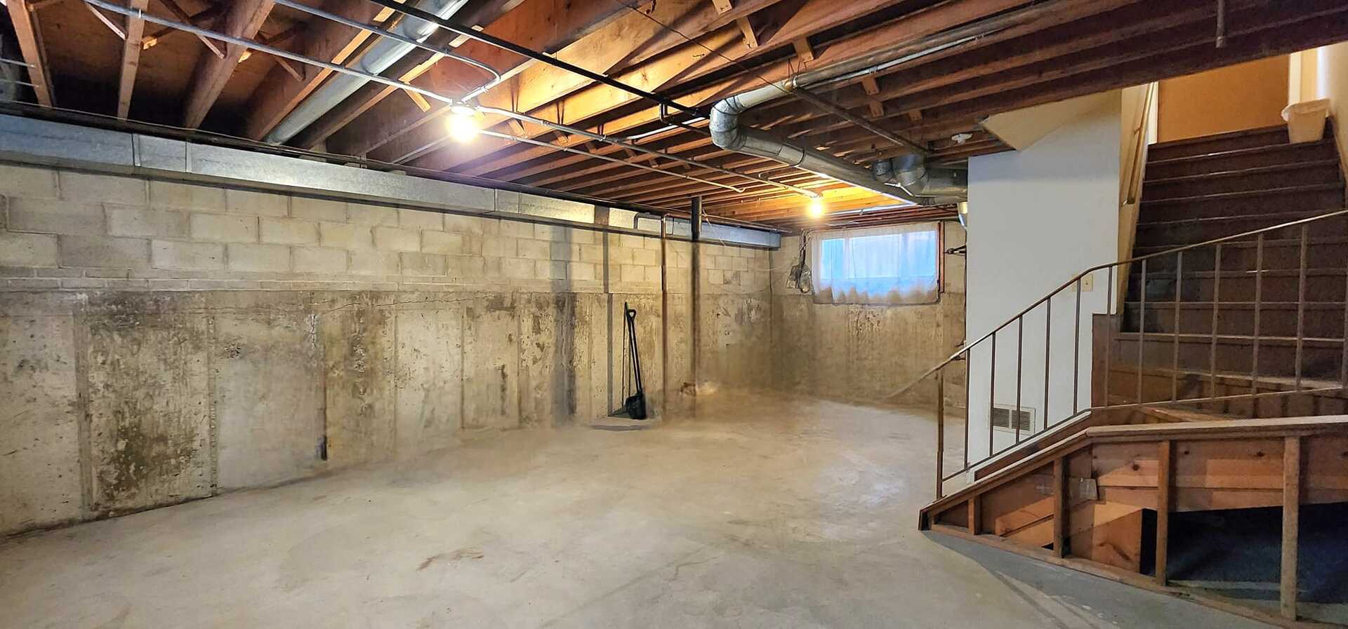 2338 S Canal St Property Photo 28