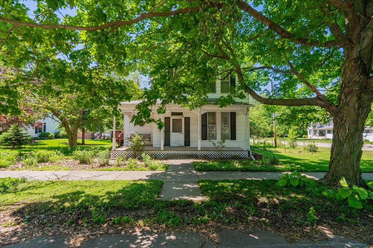 208 N Cedar Street Property Photo 1