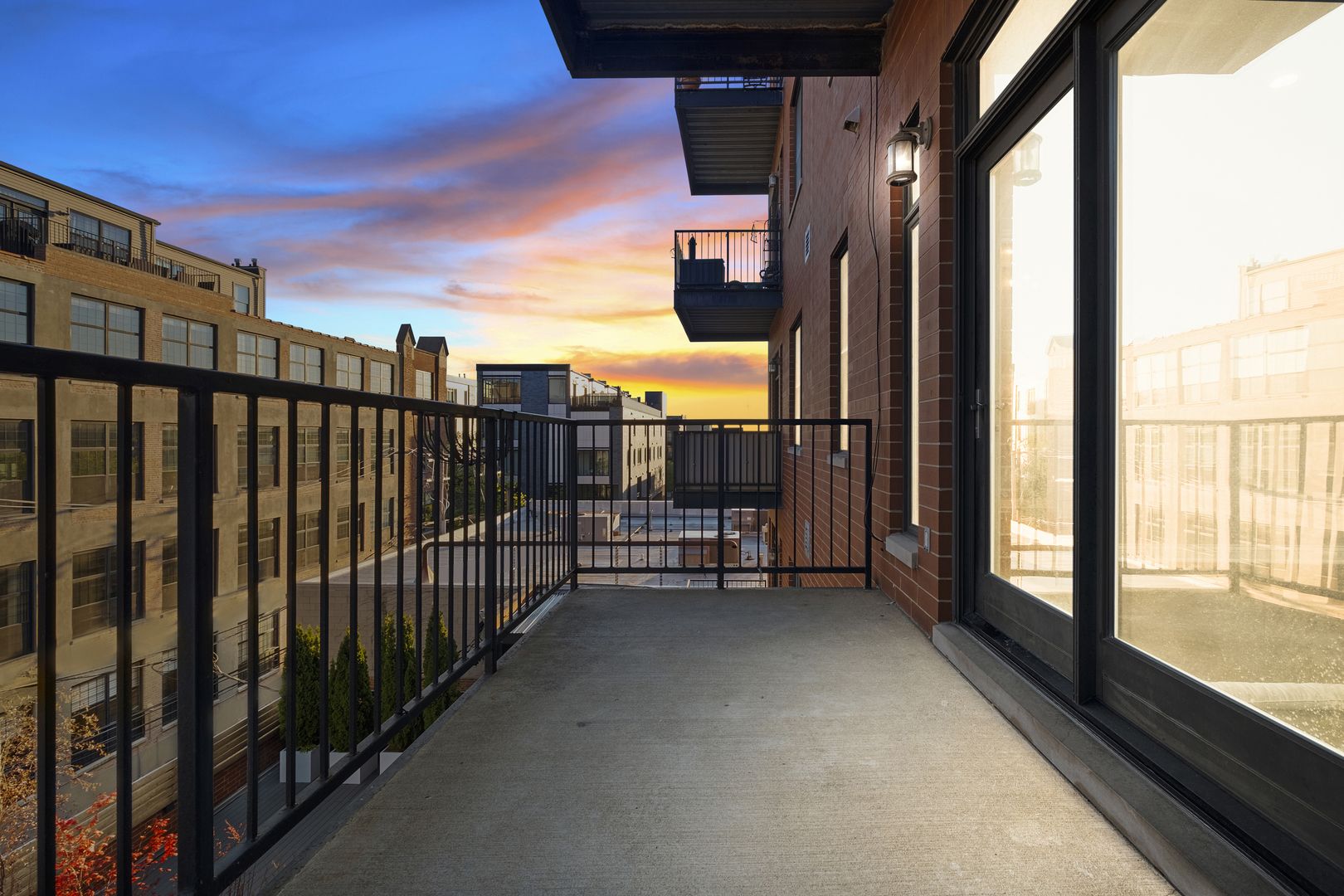1355 W Washington Boulevard 4d Property Photo 7