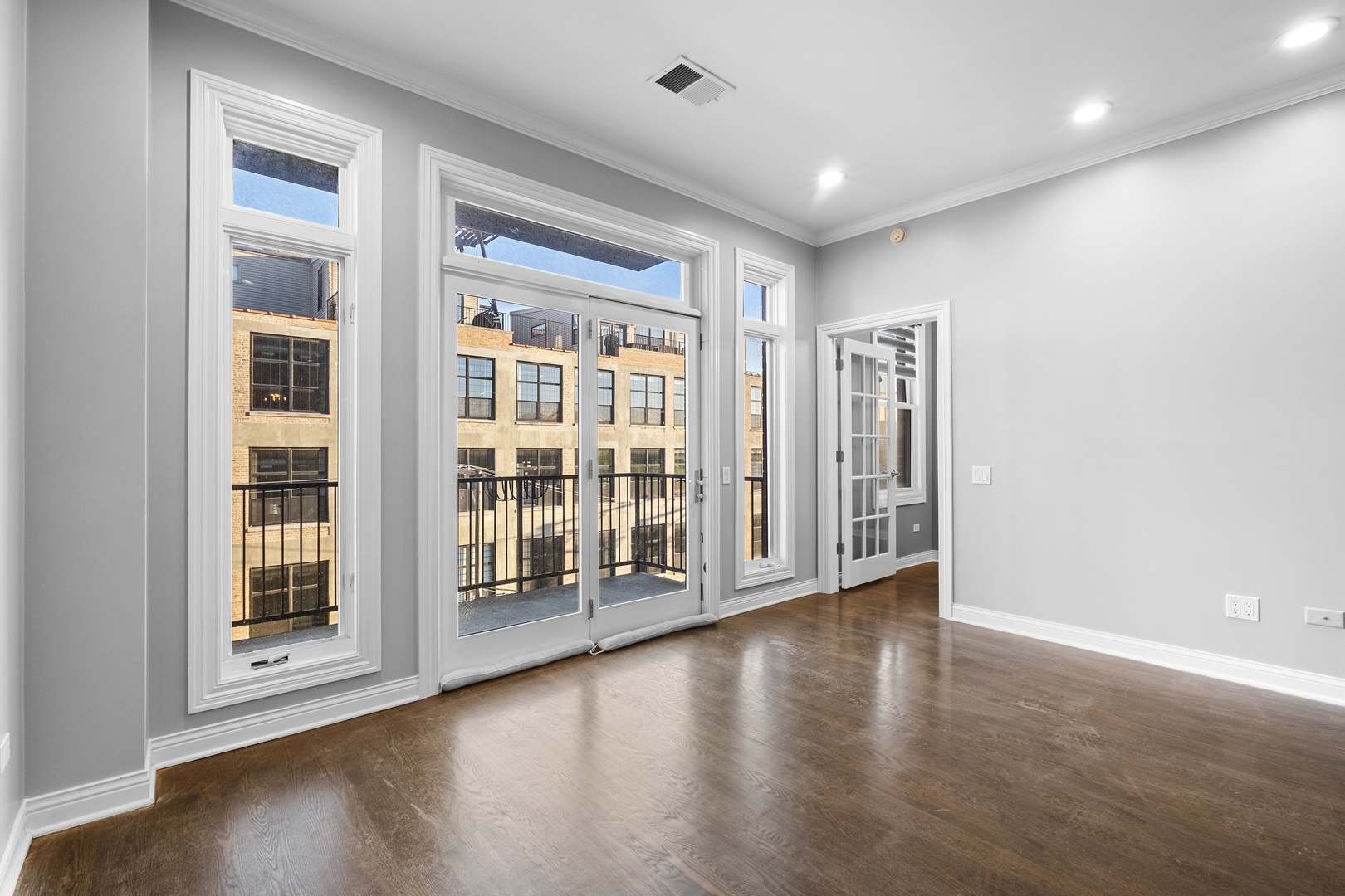 1355 W Washington Boulevard 4d Property Photo 10