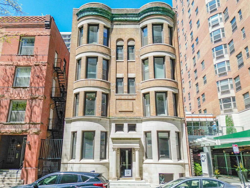 10 W Chestnut St Property Photo 1