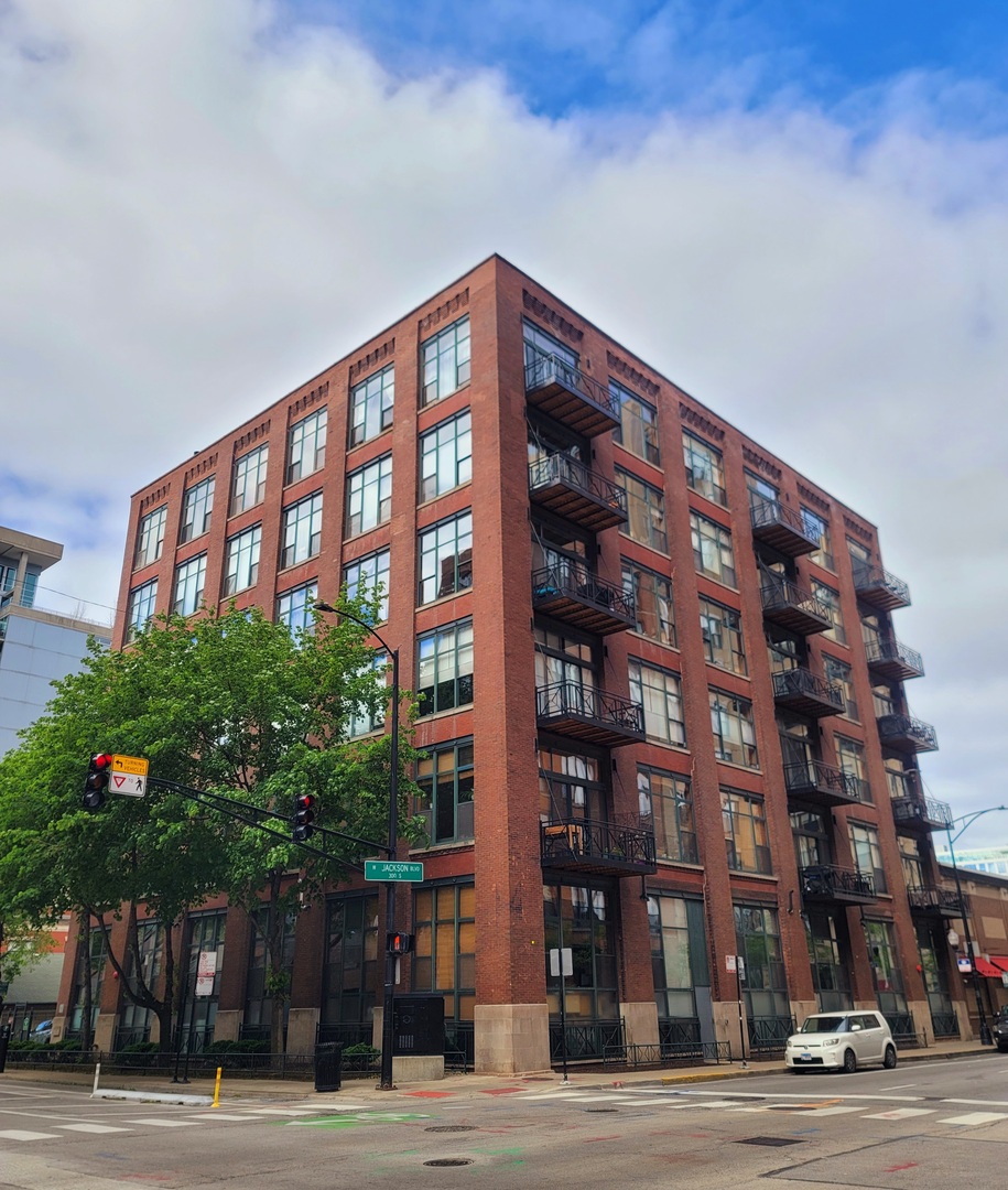 701 W Jackson Boulevard 602B Property Photo 1