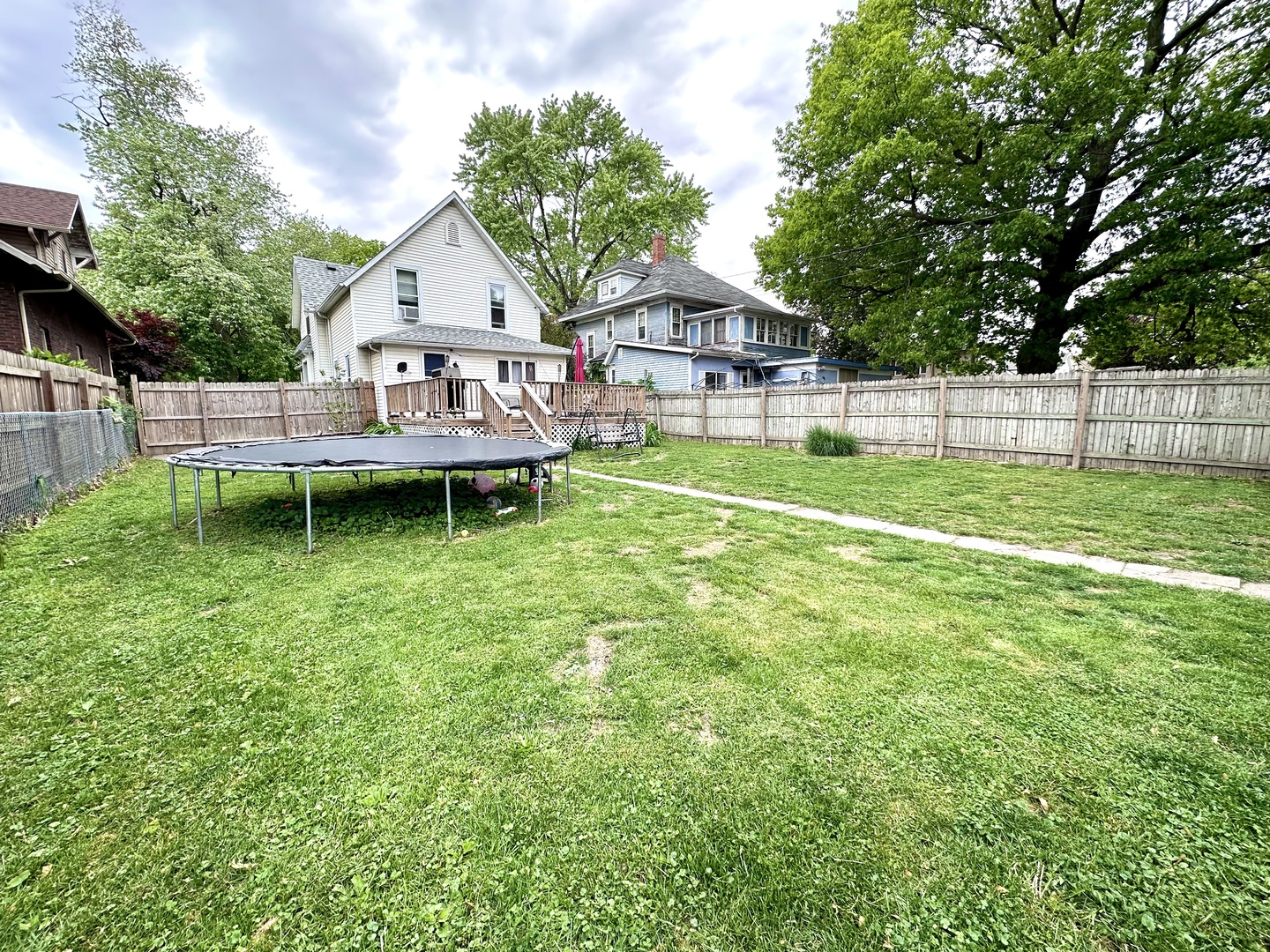 910 Locust Street Property Photo 25