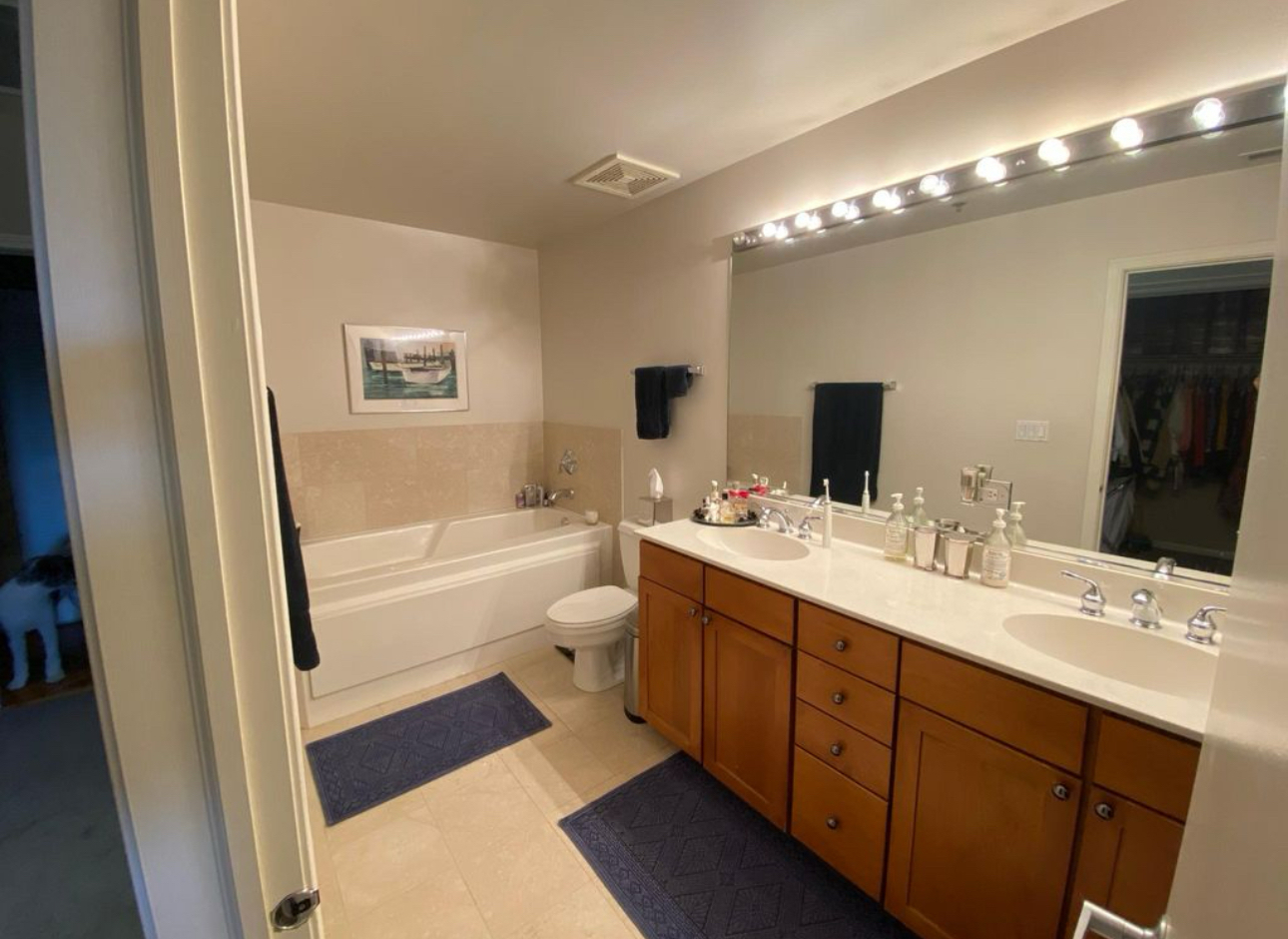 755 N Larrabee St Property Photo 9