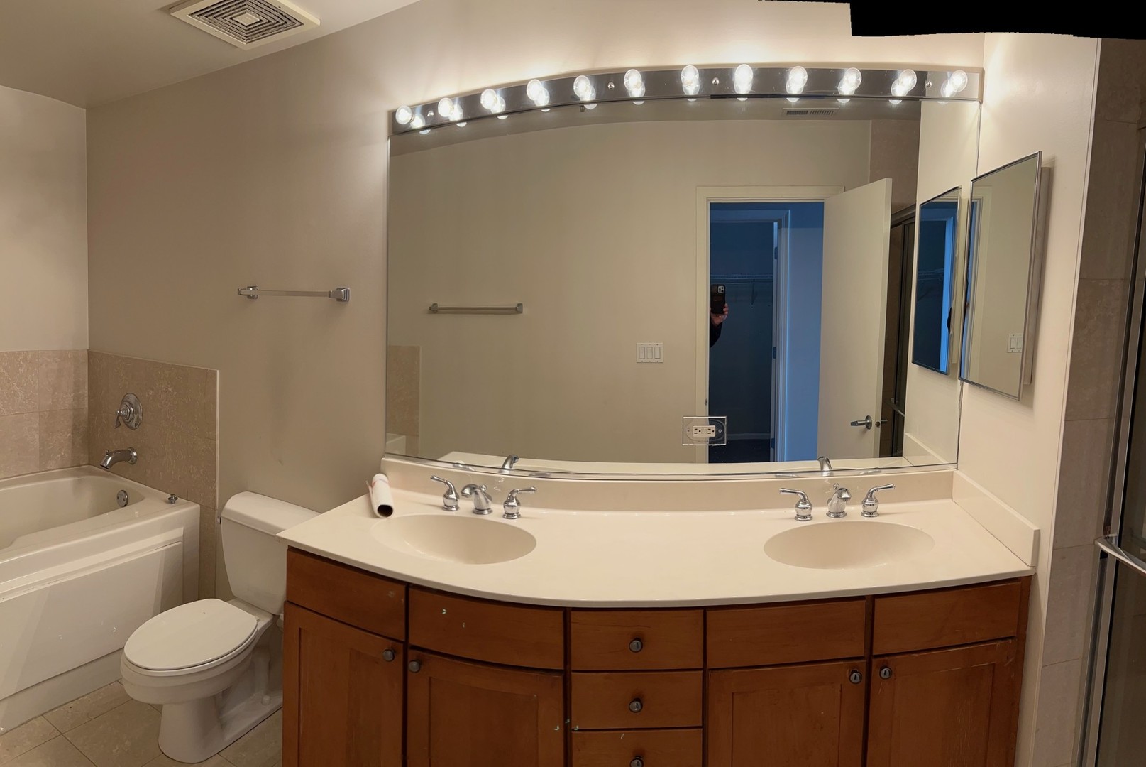 755 N Larrabee St Property Photo 14