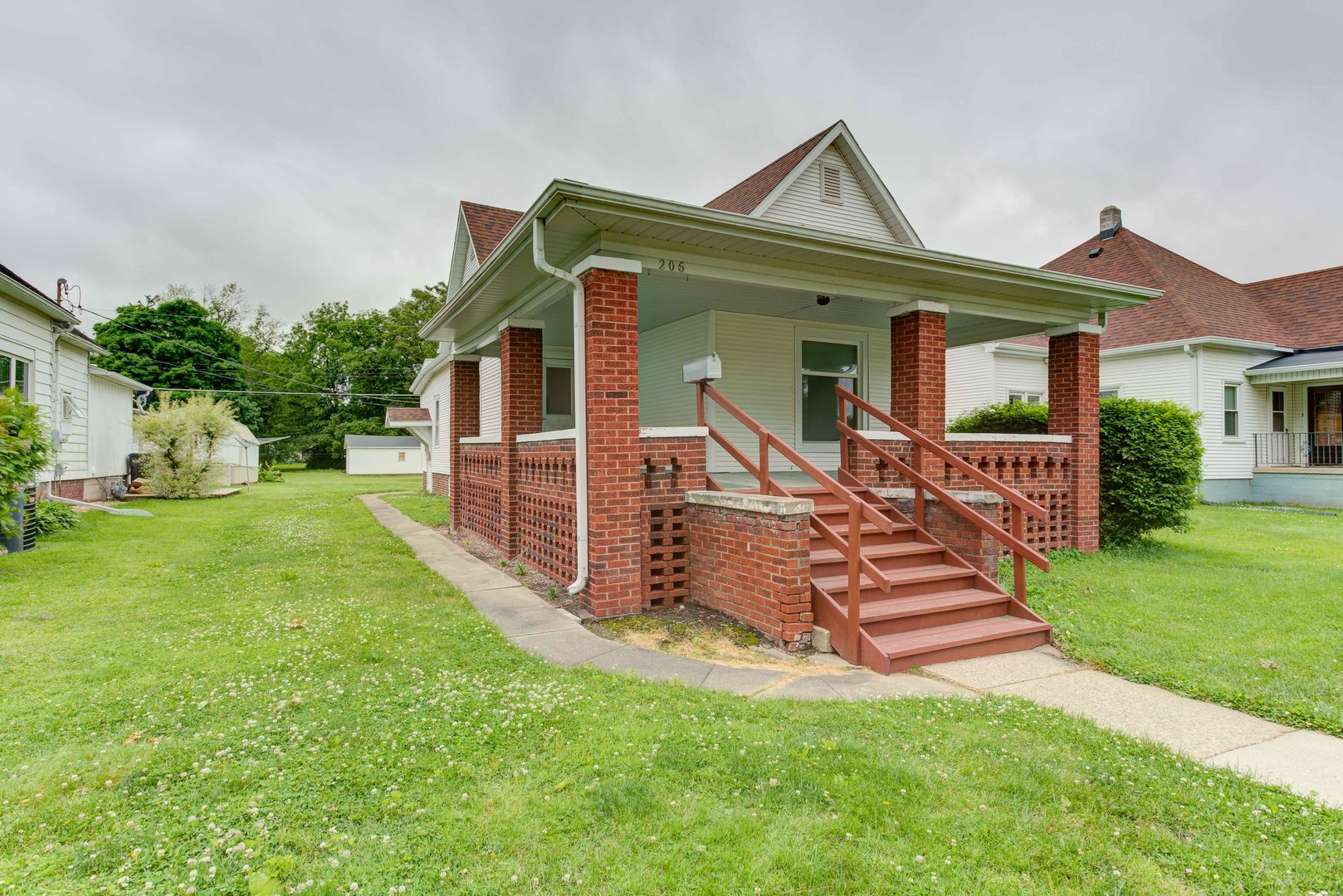 206 N Pine St Property Photo 1