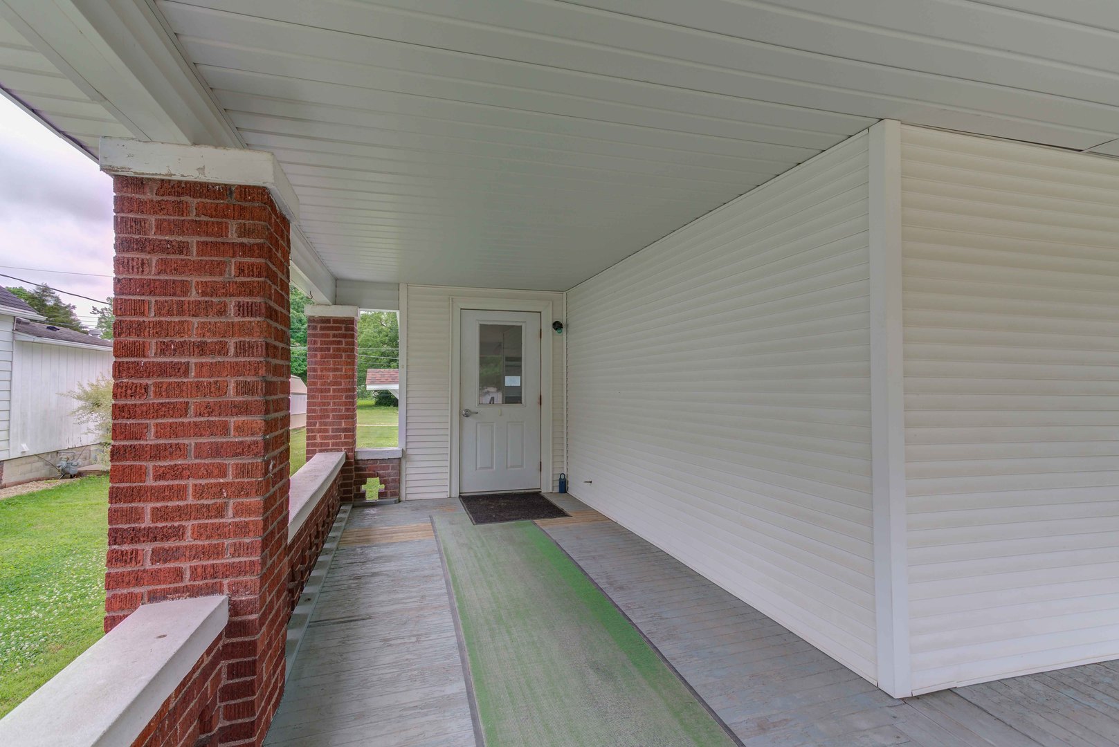 206 N Pine St Property Photo 2