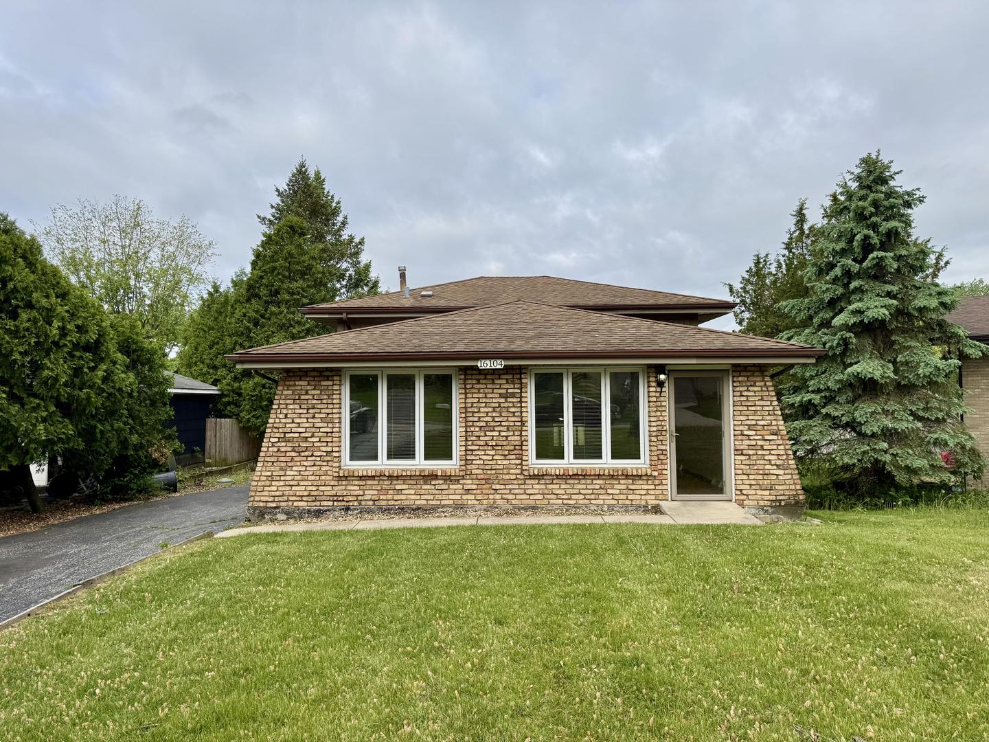 16104 Oak Avenue Property Photo 1