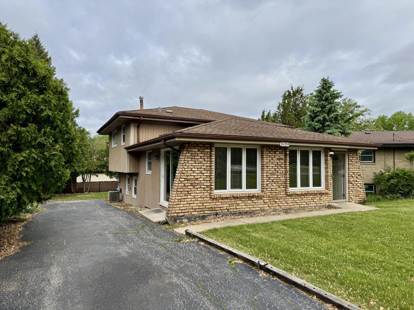 16104 Oak Avenue Property Photo 2