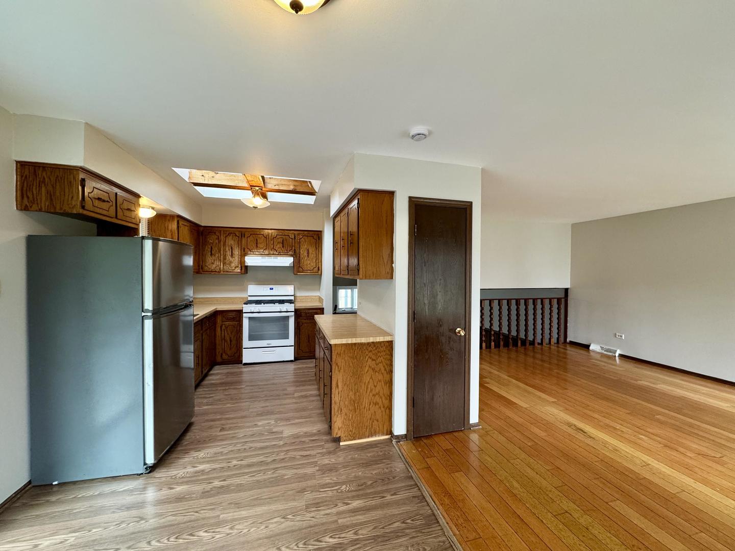 16104 Oak Avenue Property Photo 5