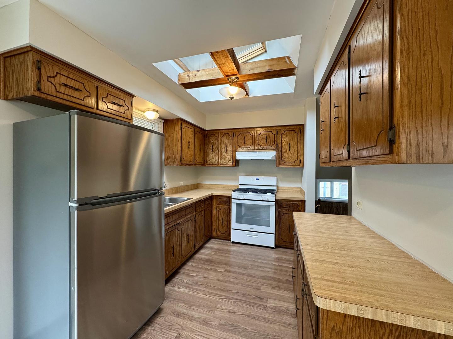 16104 Oak Avenue Property Photo 6