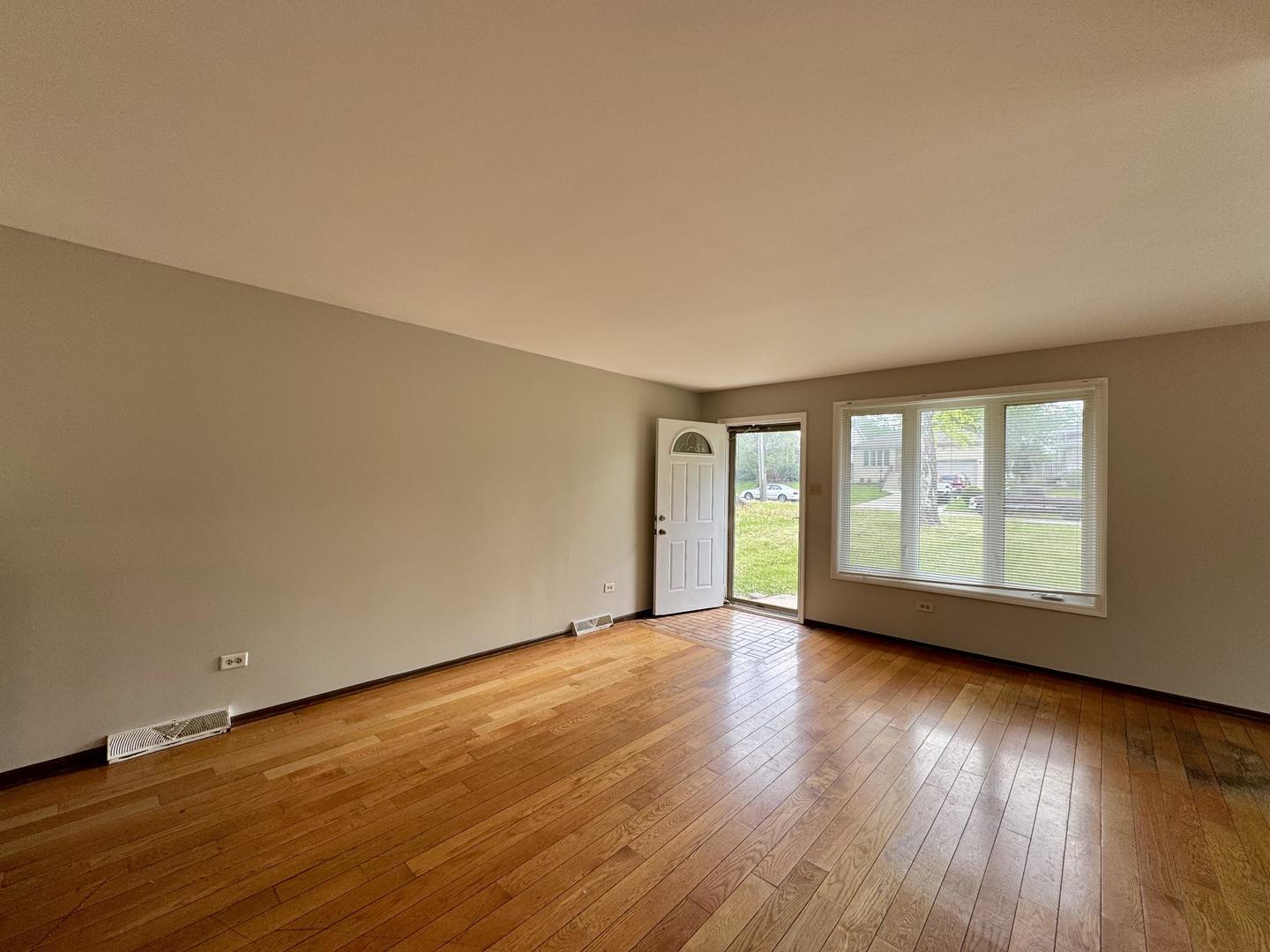 16104 Oak Avenue Property Photo 8