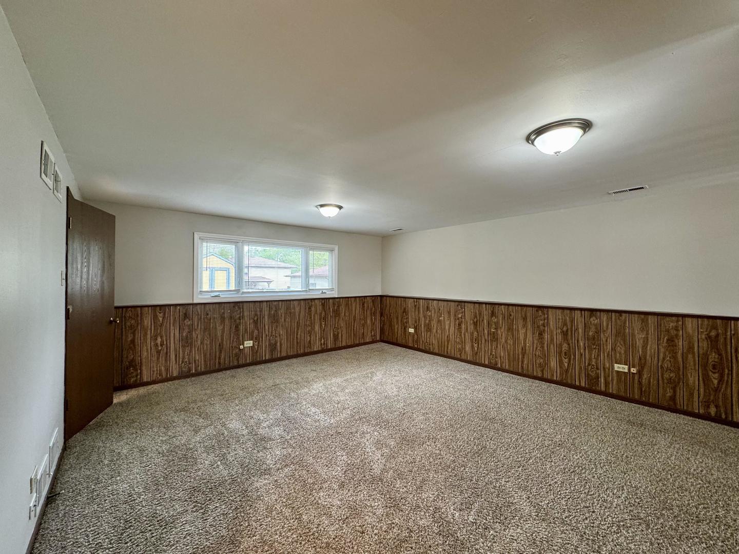 16104 Oak Avenue Property Photo 9