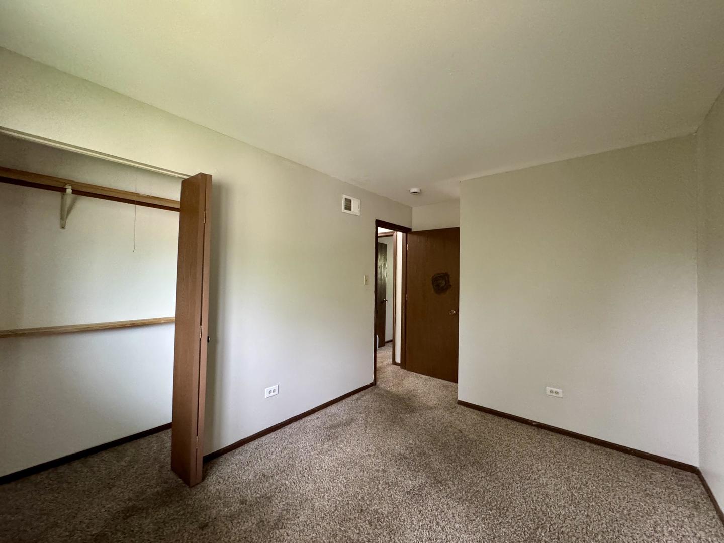 16104 Oak Avenue Property Photo 16
