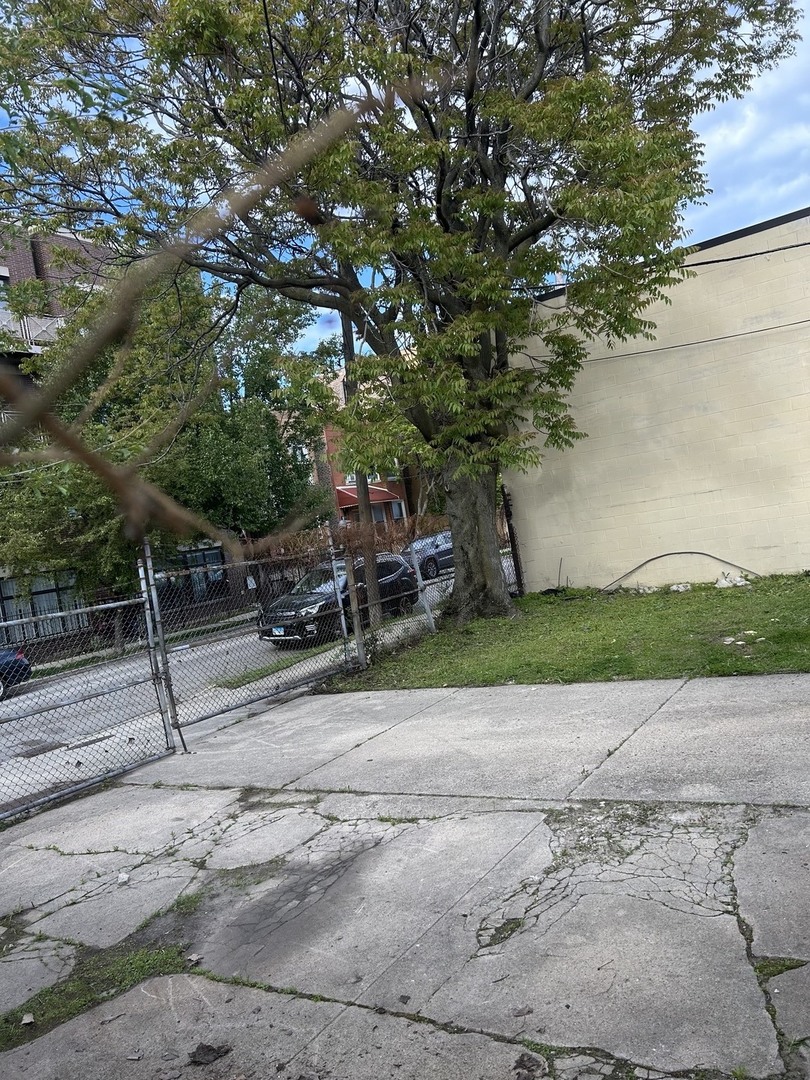 3128 W Grand Avenue Property Photo 14