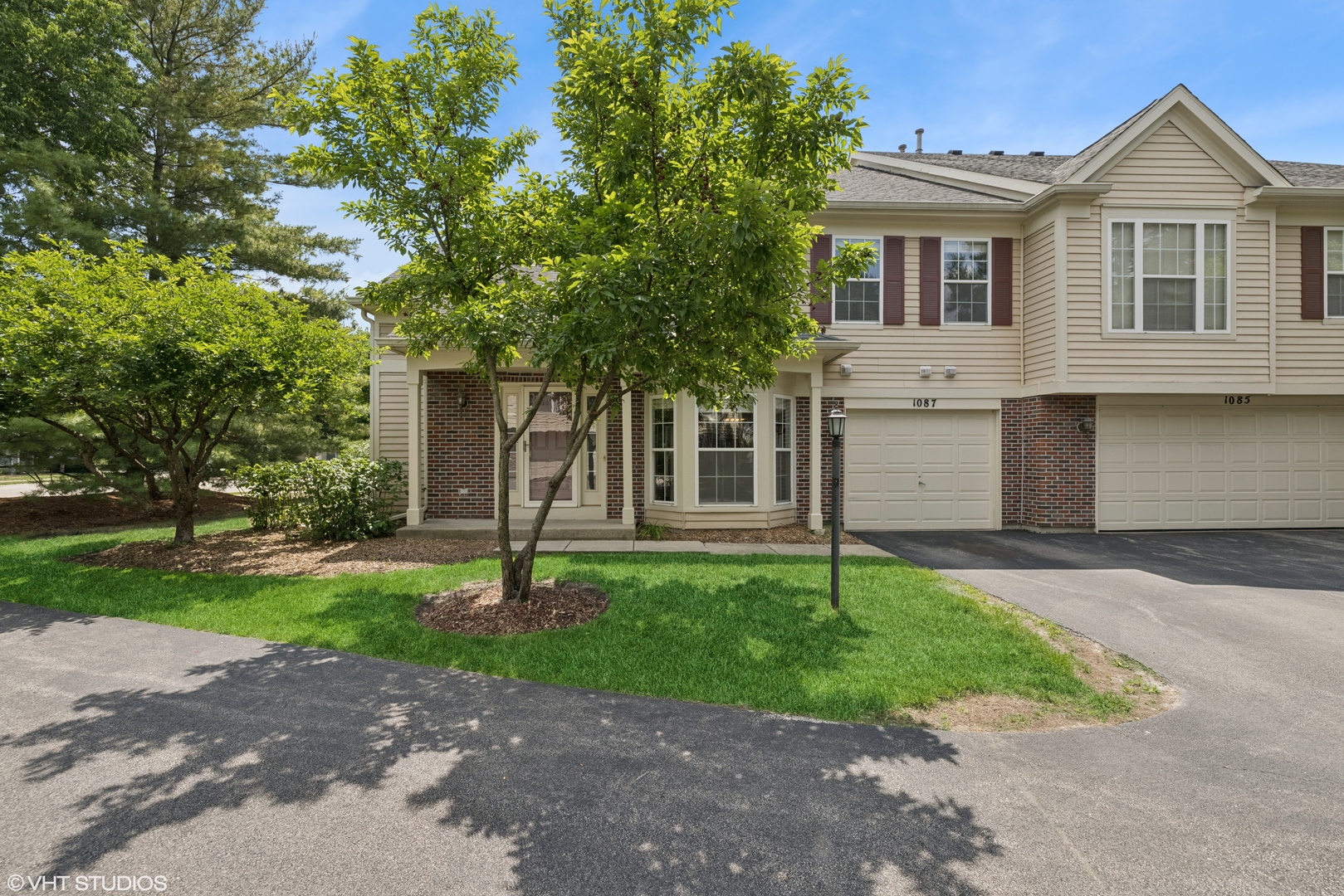 1087 Huntwyck Court Property Photo 1