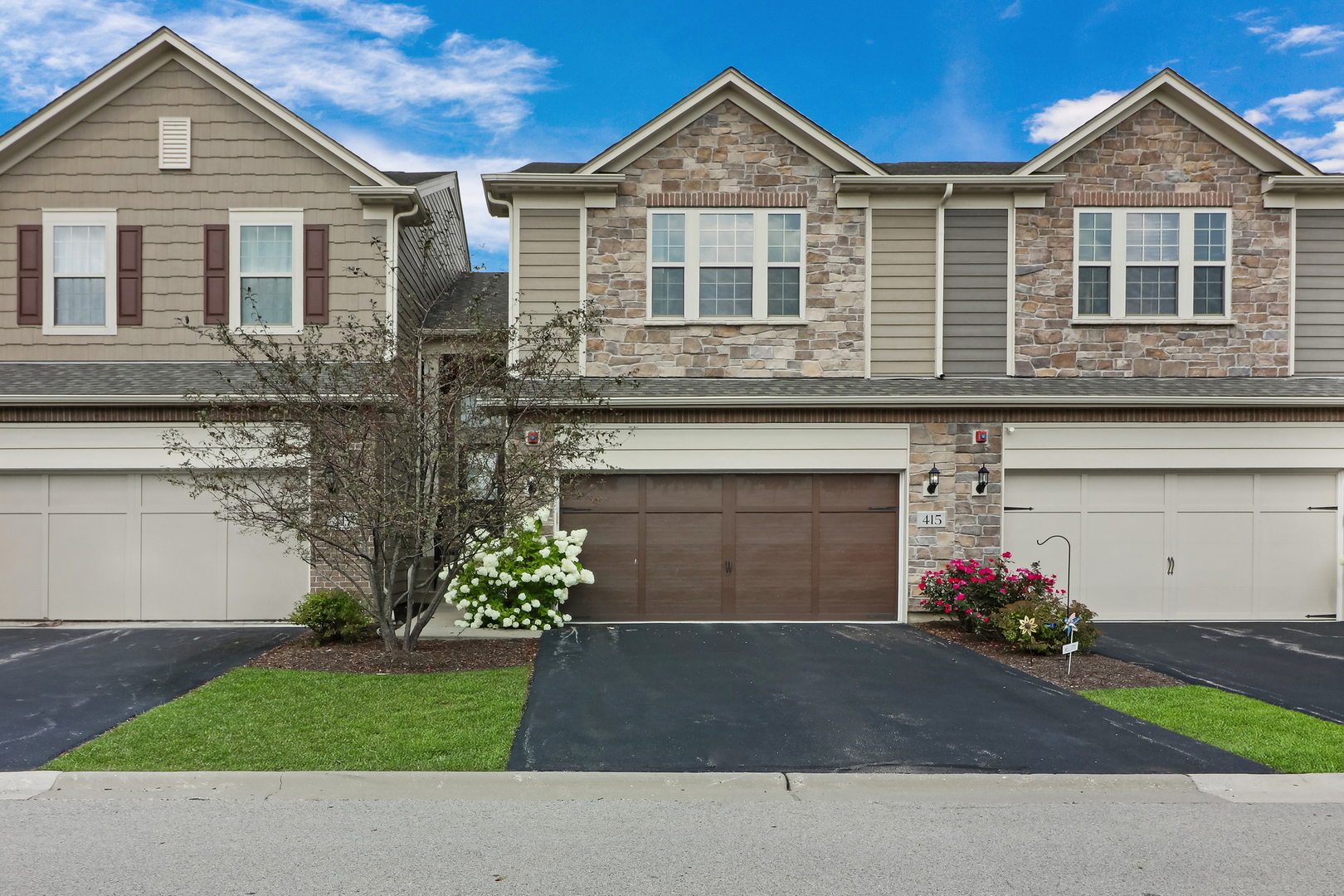 415 Highcroft Way Property Photo 1
