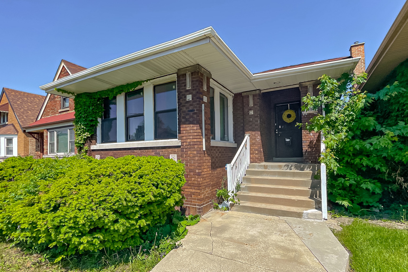 10817 S Forest Avenue Property Photo 2