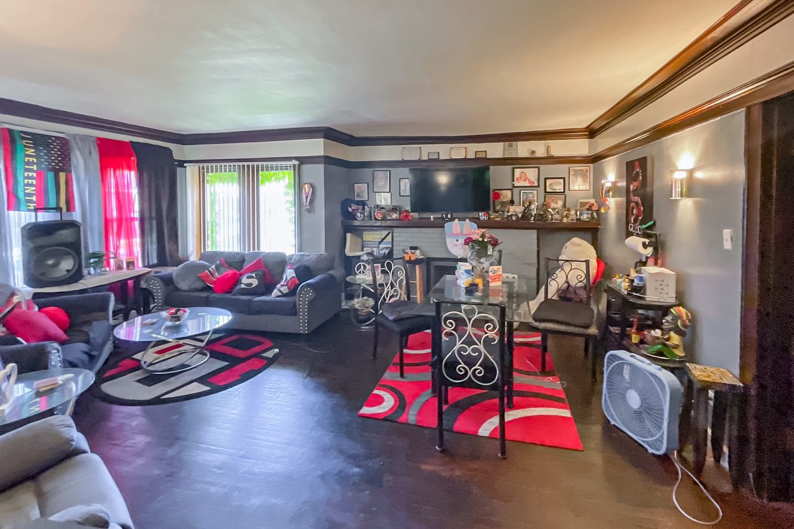 10817 S Forest Avenue Property Photo 4