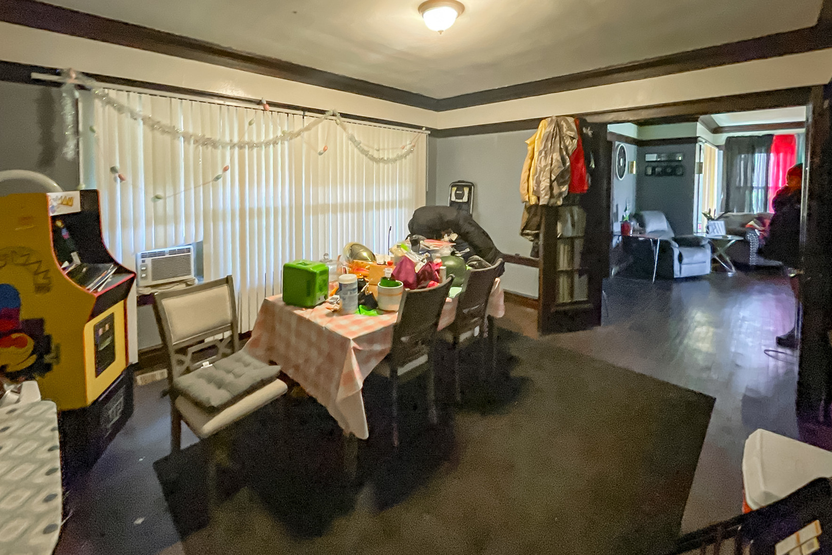 10817 S Forest Avenue Property Photo 6
