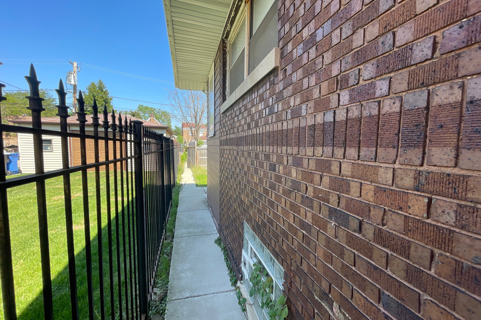 10817 S Forest Avenue Property Photo 16