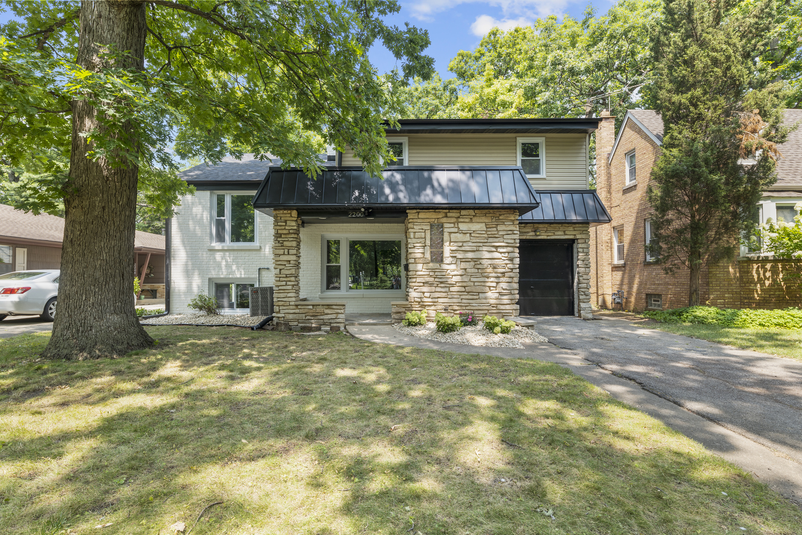 2200 W Crescent Avenue Property Image